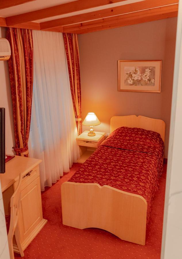 Hotel Hotel&restaurant Se-mi